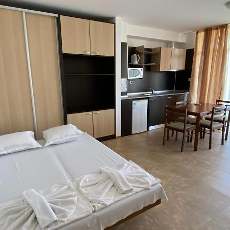 סאני ביץ' Holiday Apartments Grand Kamelia מראה חיצוני תמונה