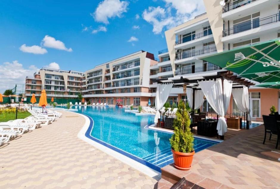 סאני ביץ' Holiday Apartments Grand Kamelia מראה חיצוני תמונה